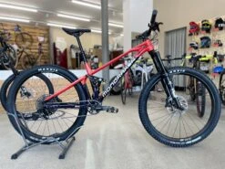 MONDRAKER Foxy R VTT All-Mountain Deep Purple / Flame Red 2022 -BMC Soldes Boutique mondraker foxy r vtt all mountain deep purple flame red 2022 3