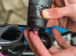 MUC-OFF Carbon Gripper Pâte De Montage Carbone - Tube 75gr -BMC Soldes Boutique muc off carbon gripper pate de montage carbone tube 75gr 3