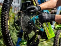 MUC-OFF Nettoyant Transmission Bio Drivetrain Cleaner - Bouteille 750ml 8 MUC-OFF Nettoyant Transmission Bio Drivetrain Cleaner - Bouteille 750ml -BMC Soldes Boutique muc off nettoyant transmission bio drivetrain cleaner bouteille 750ml 3